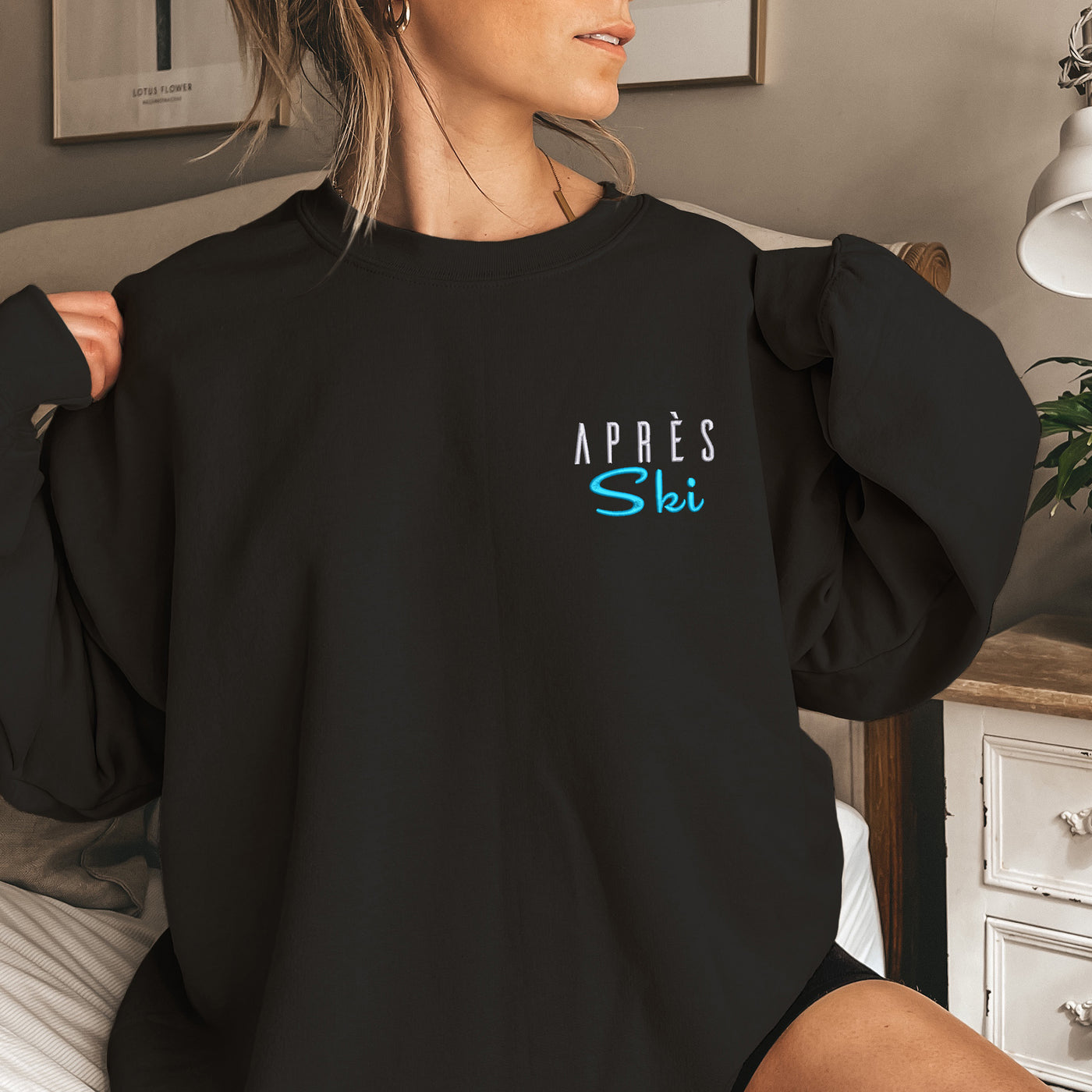 Apres Ski Embroidered Sweatshirt-Black