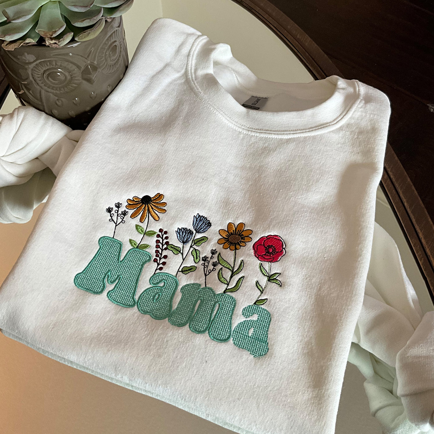 Floral Mama Embroidered Sweatshirt white color 1