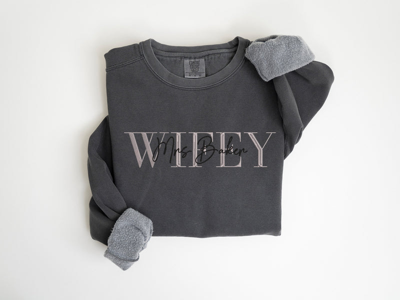 a black and grey shirt with the word whey on it